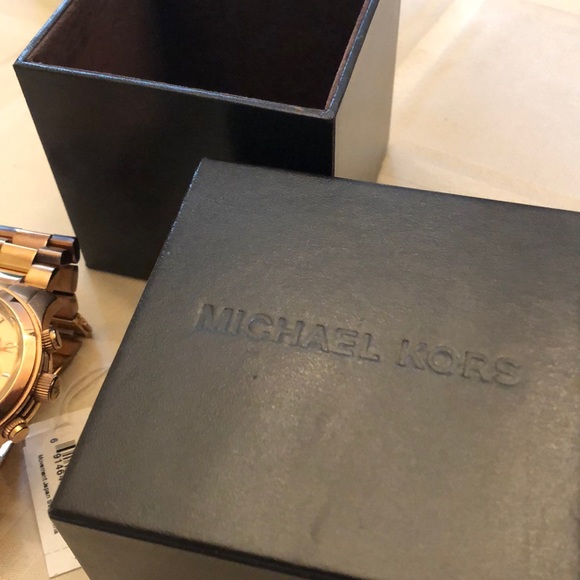 PRICE DROP Rose gold Michael Kors watch - Picture 5 of 5